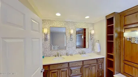 2406 Harbor Island Road New Bern NC 28562