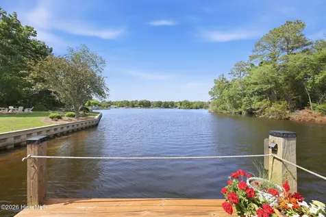 2406 Harbor Island Road New Bern NC 28562