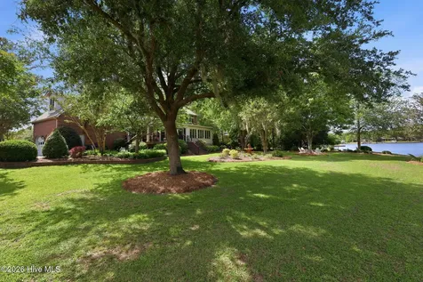 2406 Harbor Island Road New Bern NC 28562