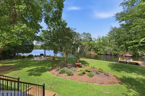 2406 Harbor Island Road New Bern NC 28562