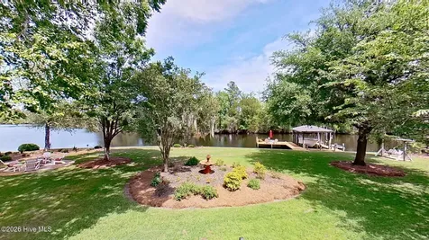 2406 Harbor Island Road New Bern NC 28562