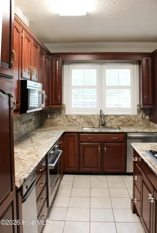 609 Robeson Avenue Lake Waccamaw NC 28450