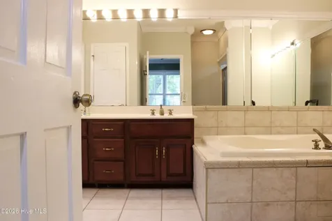 609 Robeson Avenue Lake Waccamaw NC 28450