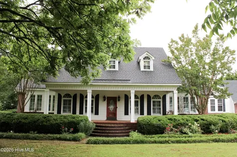 609 Robeson Avenue Lake Waccamaw NC 28450