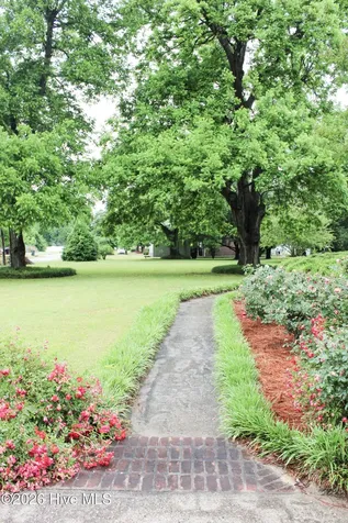 609 Robeson Avenue Lake Waccamaw NC 28450