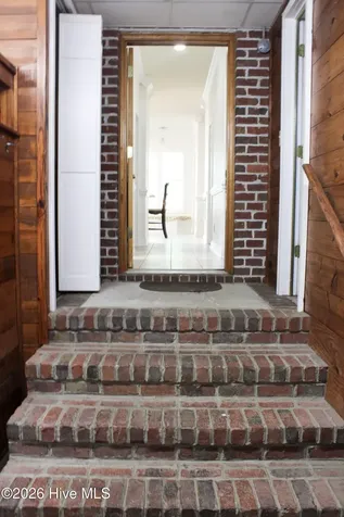 609 Robeson Avenue Lake Waccamaw NC 28450