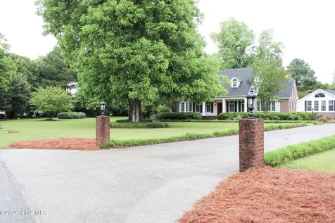 609 Robeson Avenue Lake Waccamaw NC 28450