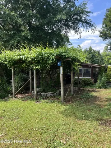 609 Robeson Avenue Lake Waccamaw NC 28450
