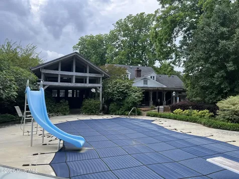 609 Robeson Avenue Lake Waccamaw NC 28450