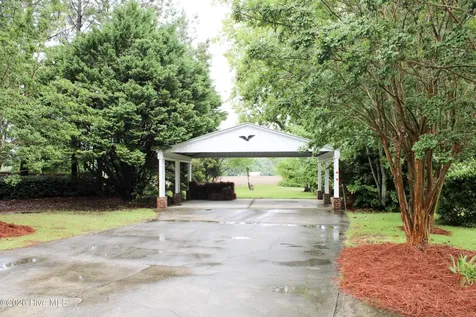 609 Robeson Avenue Lake Waccamaw NC 28450