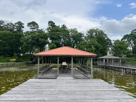 609 Robeson Avenue Lake Waccamaw NC 28450