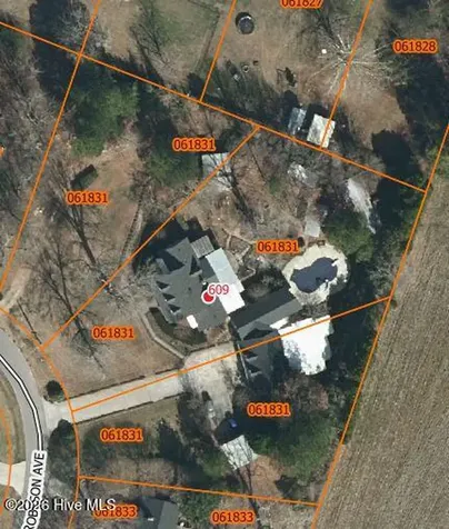 609 Robeson Avenue Lake Waccamaw NC 28450