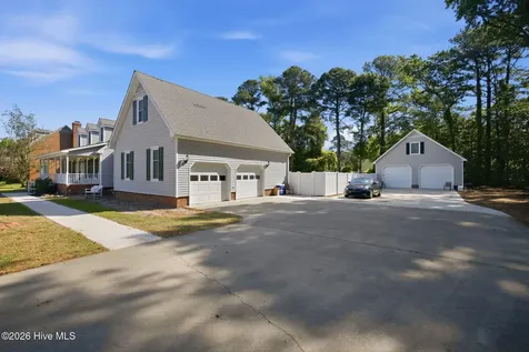 3163 Fox Run Circle Kinston NC 28504