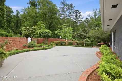 1207 Country Club Drive Kinston NC 28504