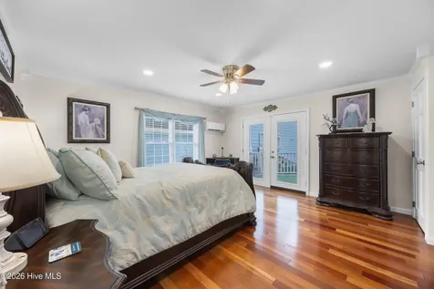 1988 W Lake Shore Drive Wilmington NC 28401