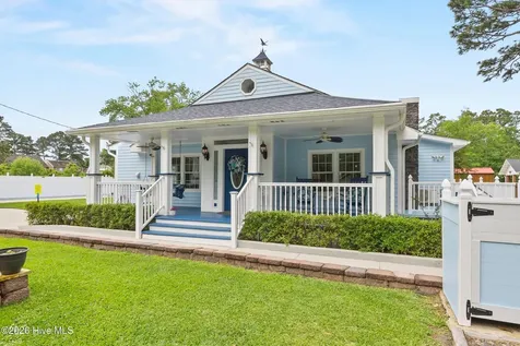 1988 W Lake Shore Drive Wilmington NC 28401