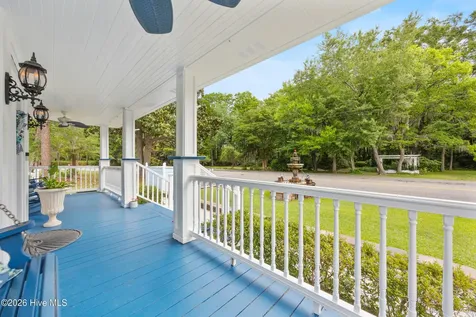 1988 W Lake Shore Drive Wilmington NC 28401