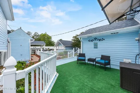 1988 W Lake Shore Drive Wilmington NC 28401