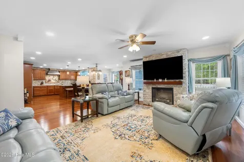 1988 W Lake Shore Drive Wilmington NC 28401
