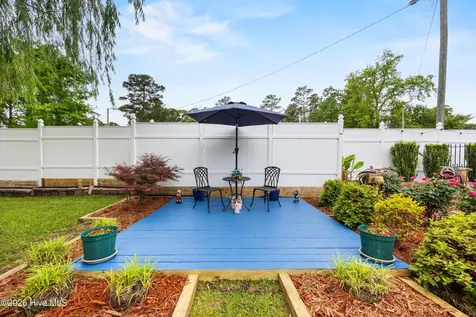 1988 W Lake Shore Drive Wilmington NC 28401