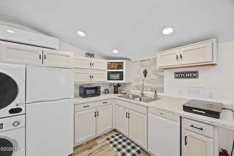 1988 W Lake Shore Drive Wilmington NC 28401