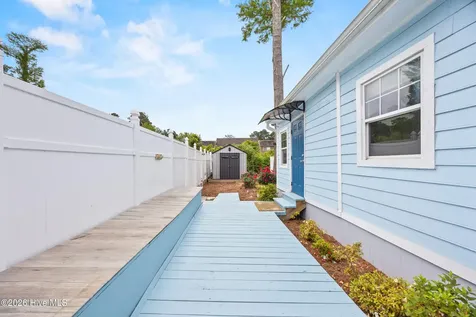 1988 W Lake Shore Drive Wilmington NC 28401