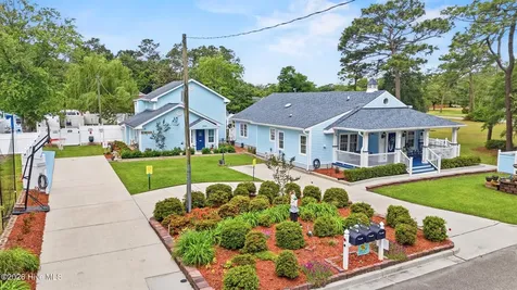 1988 W Lake Shore Drive Wilmington NC 28401