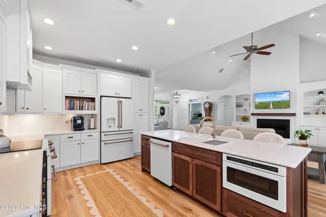 2738 Oak Forest Drive Southport NC 28461