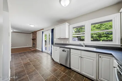 3316 Chalmers Drive Wilmington NC 28409