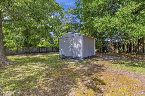 3316 Chalmers Drive Wilmington NC 28409