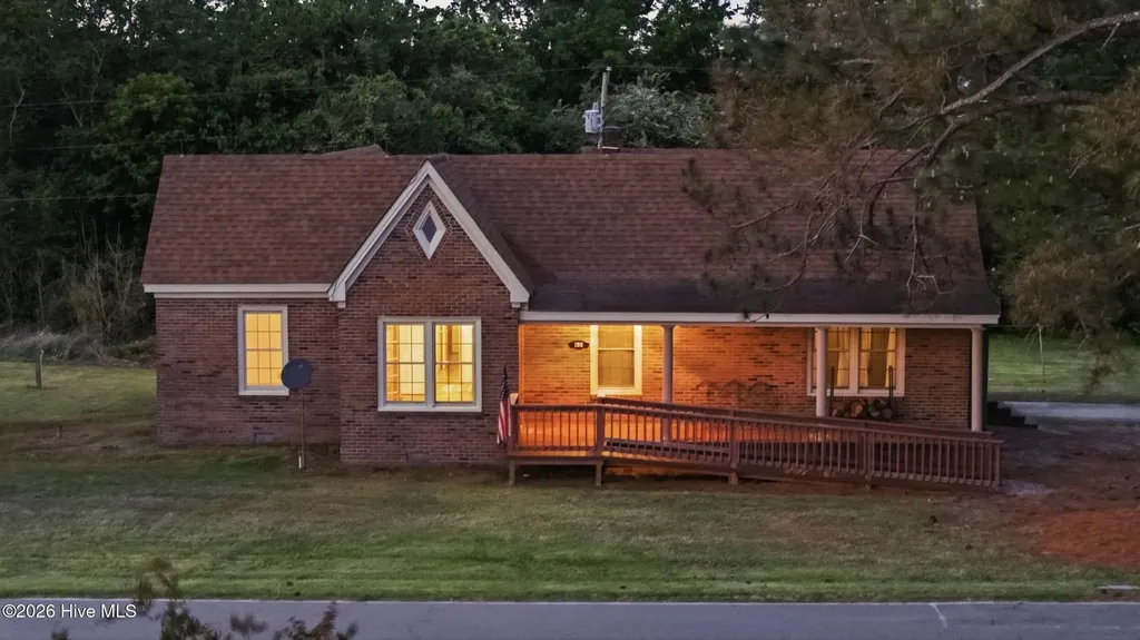 631 Selwin Road Belvidere NC 27919
