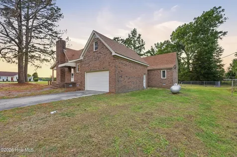 631 Selwin Road Belvidere NC 27919