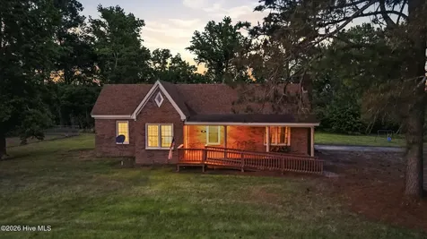 631 Selwin Road Belvidere NC 27919