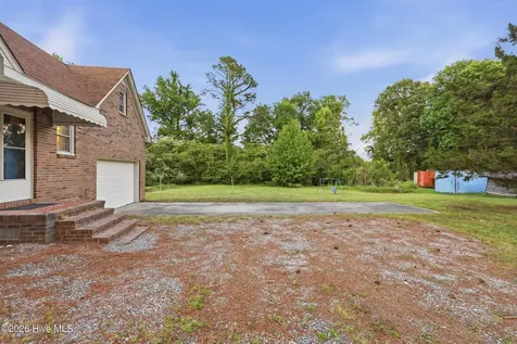 631 Selwin Road Belvidere NC 27919