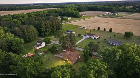 631 Selwin Road Belvidere NC 27919