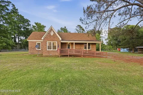 631 Selwin Road Belvidere NC 27919