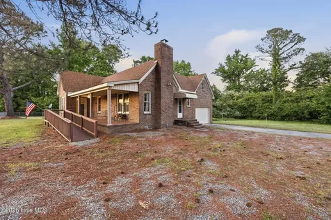 631 Selwin Road Belvidere NC 27919