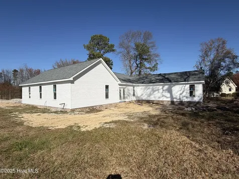 2886 Fox Run Circle Kinston NC 28504