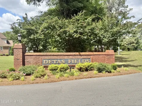 2886 Fox Run Circle Kinston NC 28504