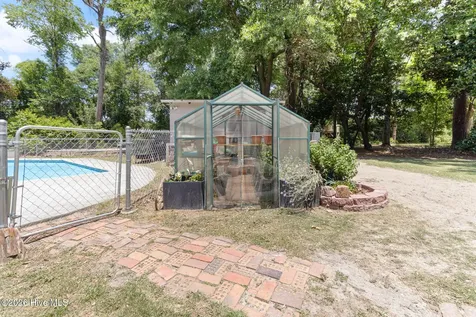 2006 W Broad Street Elizabethtown NC 28337