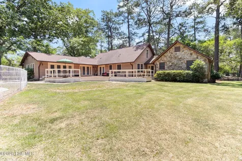 2006 W Broad Street Elizabethtown NC 28337