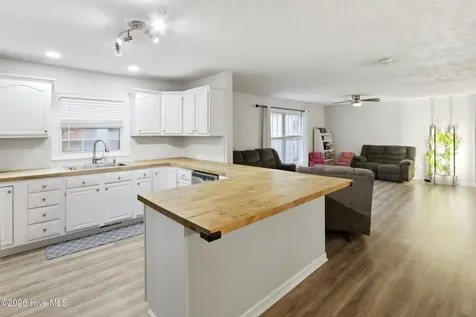 607 Oakwood Avenue Jacksonville NC 28546