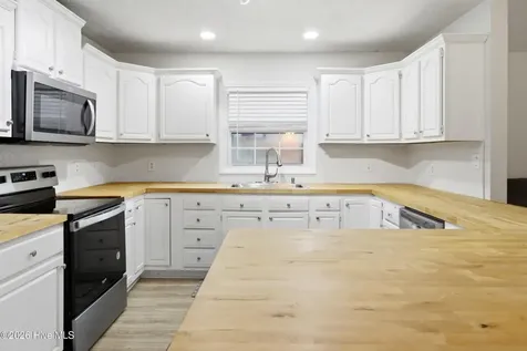 607 Oakwood Avenue Jacksonville NC 28546