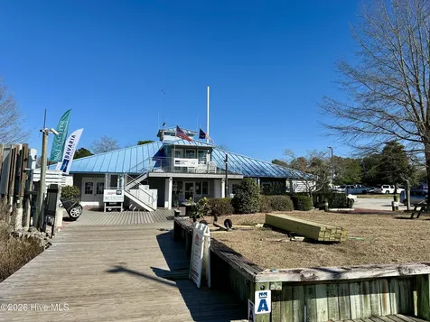 808 Black Swan Road New Bern NC 28560