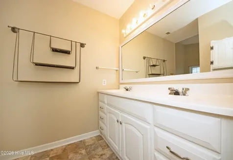 186 Raintree Circle Jacksonville NC 28540