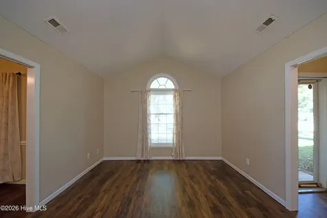 186 Raintree Circle Jacksonville NC 28540