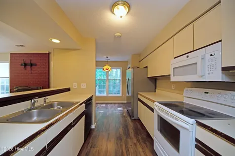 186 Raintree Circle Jacksonville NC 28540
