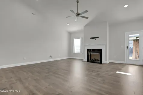 805 Washington Square Richlands NC 28574