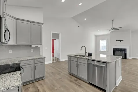 805 Washington Square Richlands NC 28574