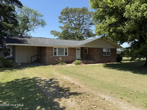 2042 Pinetops-crisp Road Pinetops NC 27864